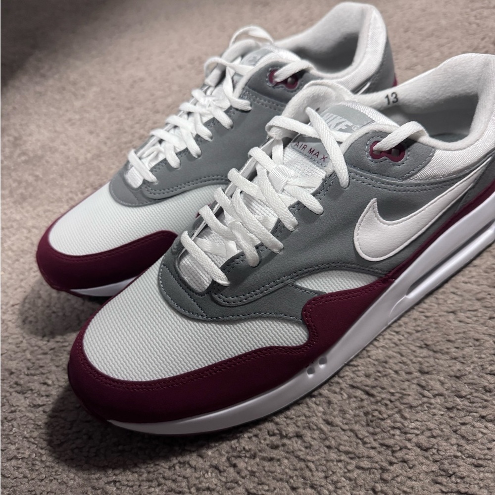 Nike Air Max G Sneakers - White, Gray, and Burgundy
